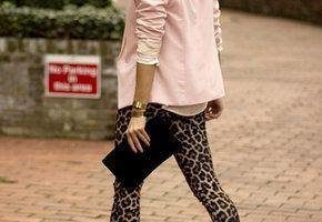 como combinar los leggins de leopardo con rosa