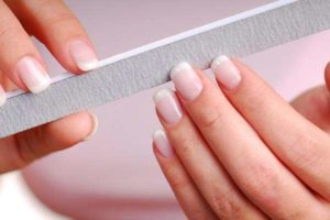 como quitar las uñas de acrilico