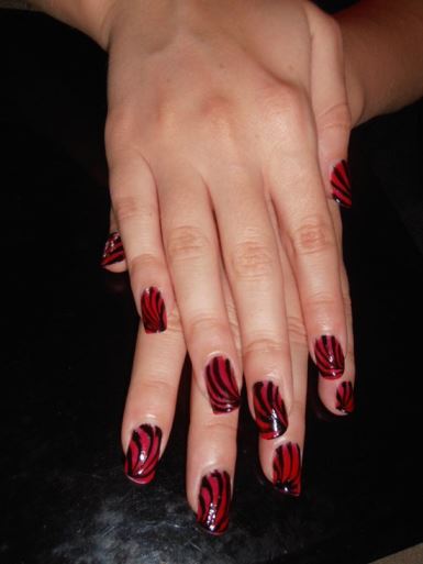 Decoración de uñas en color rojo - 40 diseños que te van a encantar
