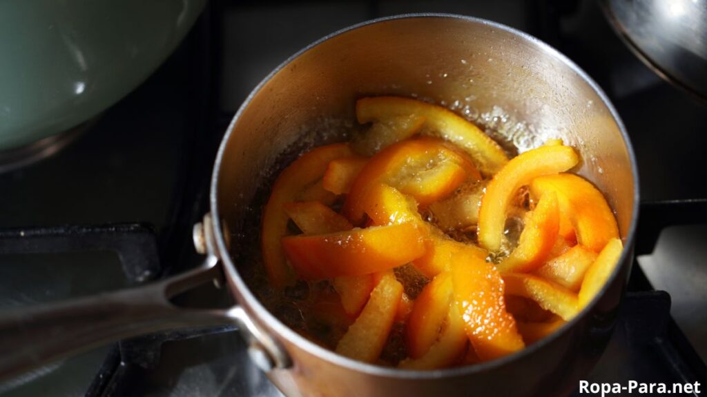 cascara de naranja hervida con clavos de olor